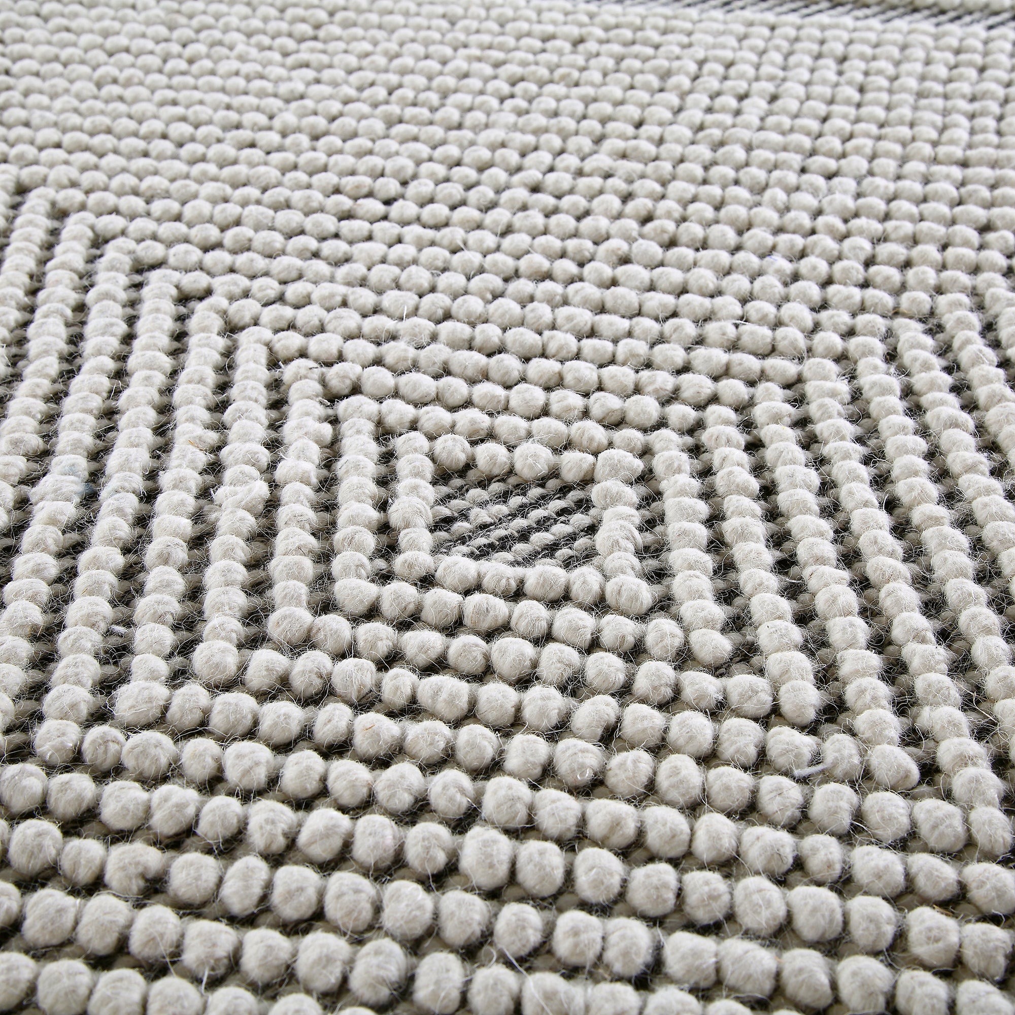 Avanti Hand Woven Salt and Pepper Diamond Bobble Wool Round Rug