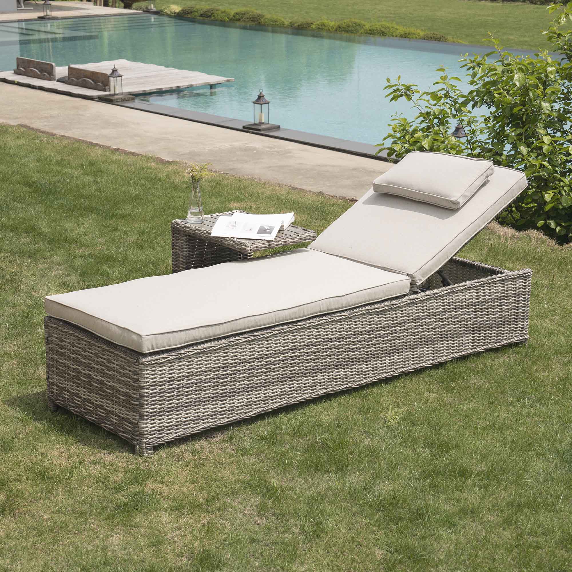 Hampshire Round Wicker Rattan Sun Lounger, Light Grey