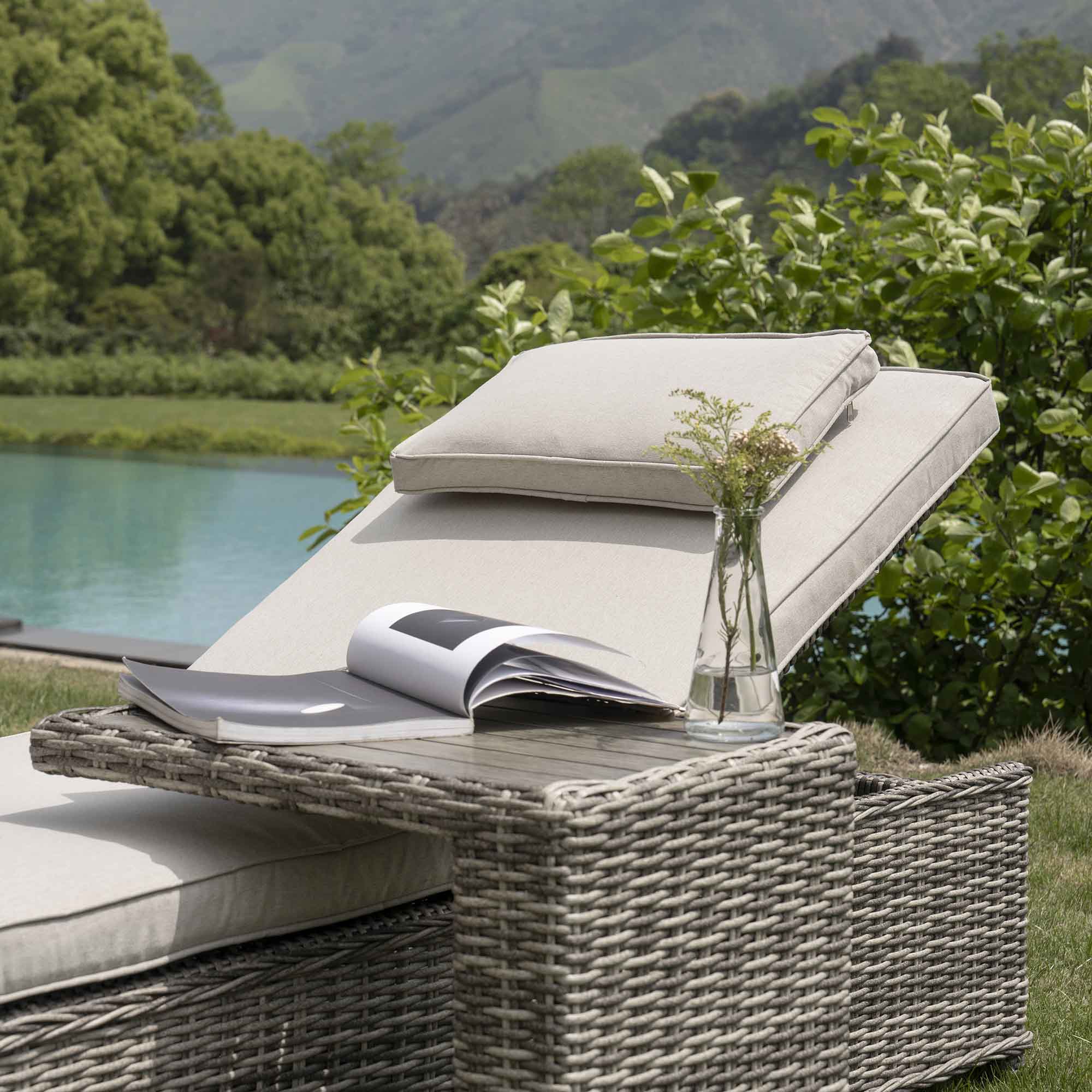 Hampshire Round Wicker Rattan Sun Lounger, Light Grey