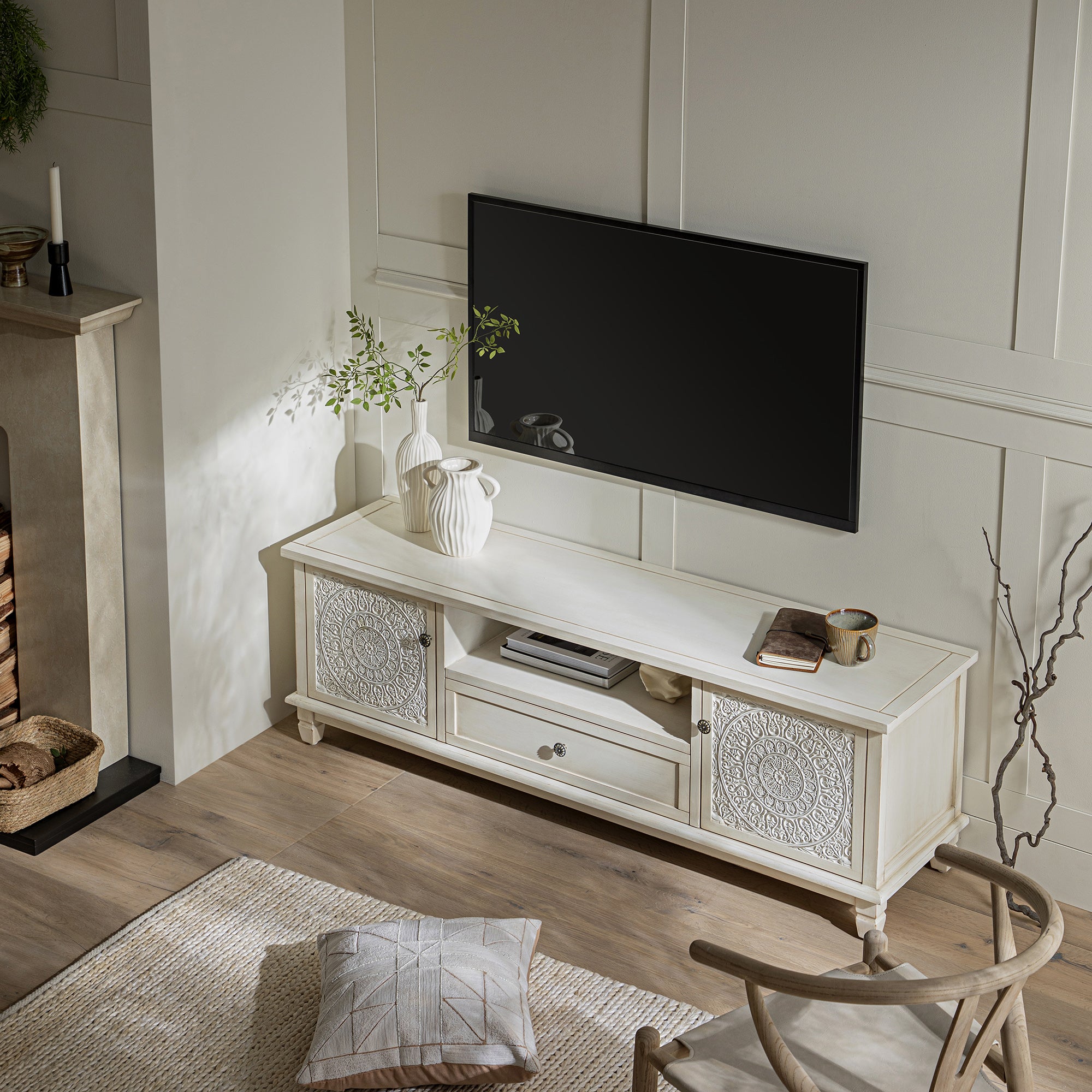 Chantilly Whitewashed 150cm Wide TV Unit