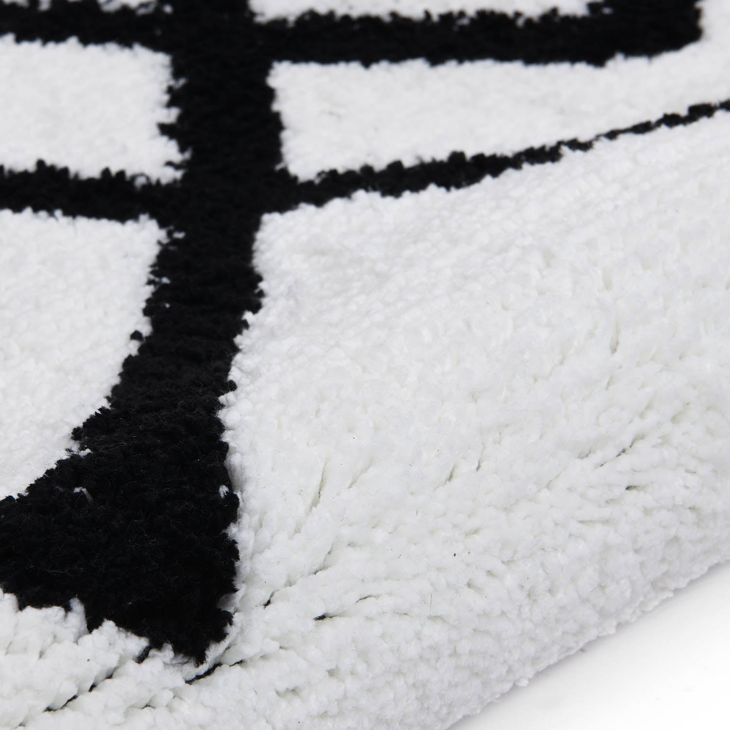 Souk White and Black Berber Tufted Rug - 120 x 170 cm