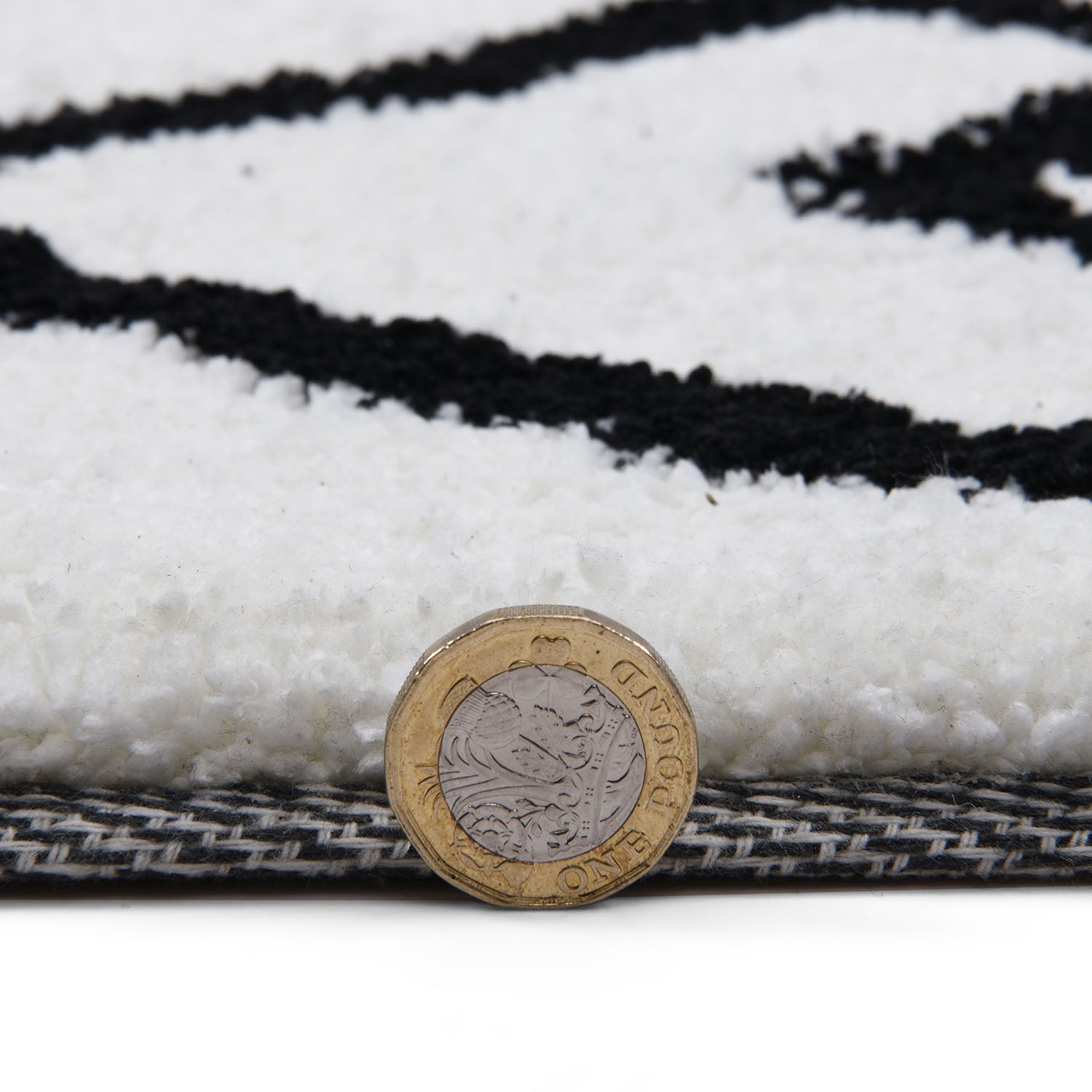 Souk White and Black Berber Tufted Rug - 120 x 170 cm