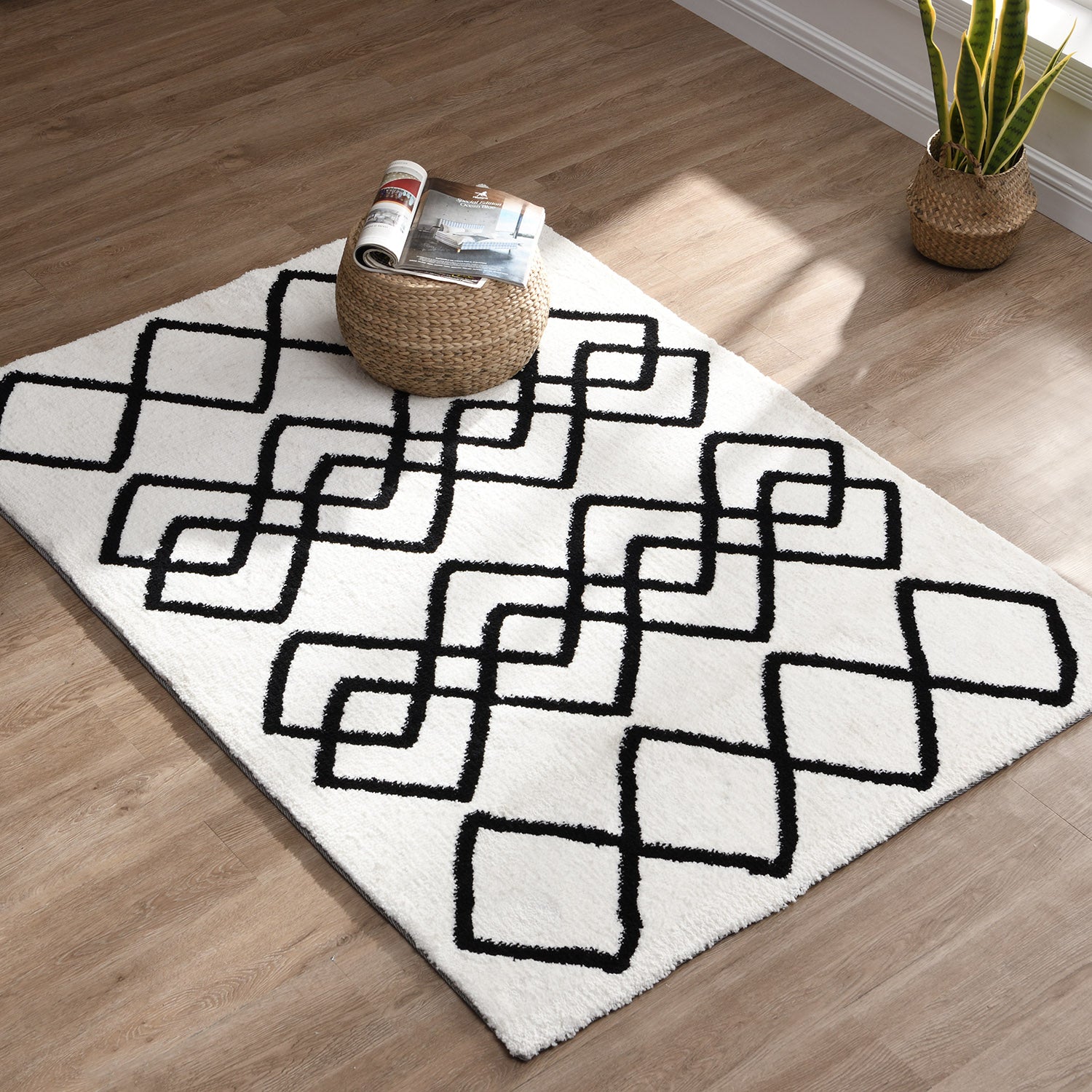 Souk White and Black Berber Tufted Rug - 140 x 200 cm