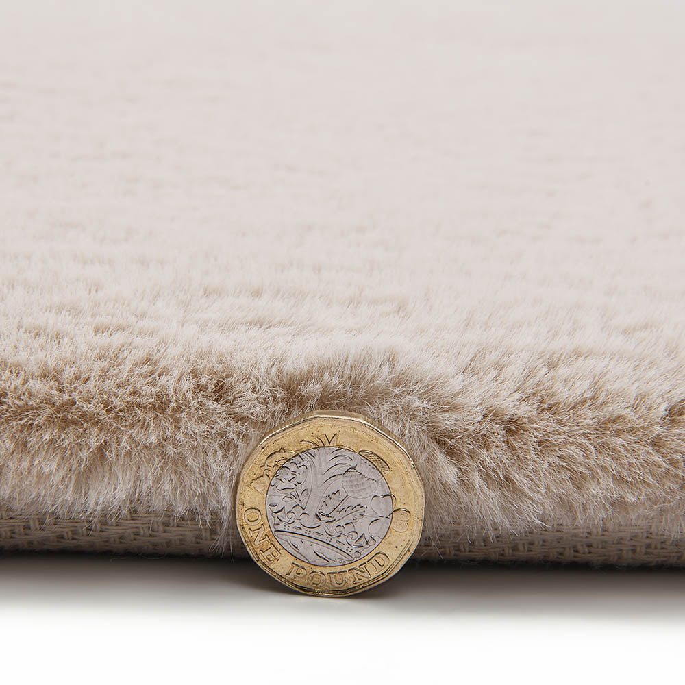 Lush Supersoft Cream Faux Fur Rug - 120 x 170 cm